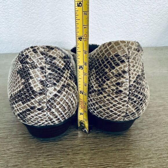 Clarks Snake Print Python Slip-On Shoes 9 - Picture 6 of 9